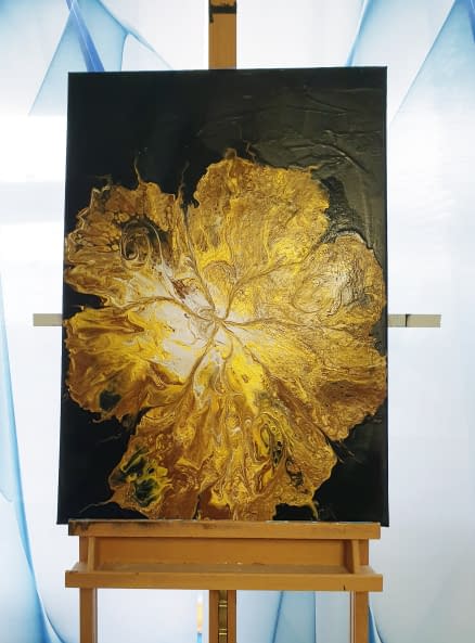 Photo 1 de l'œuvre "Goldene schwebende Blume" par DAgis Welt sur art24