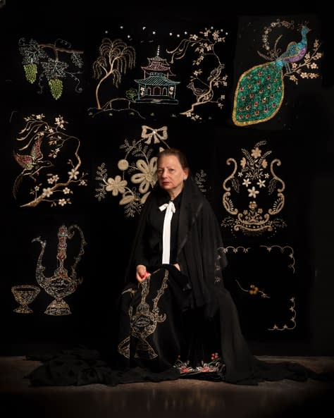 Foto 1 des Kunstwerks "My mother shines among her hand craft." von Samineh Amel Sayyah auf art24