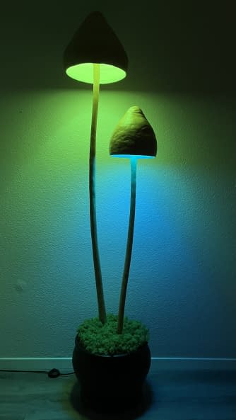 Photo 1 de l'œuvre "Shroom Lamp" par jkbmlck sur art24