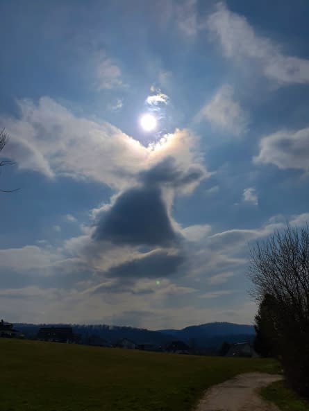 Foto 1 des Kunstwerks "Wolken-Engel...1" von Ralf Raps  >  Synchronizität auf art24