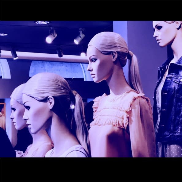 Foto 1 des Kunstwerks "VENICE GIRLS BLACK BLUE R" von HUGO KOEHLER auf art24