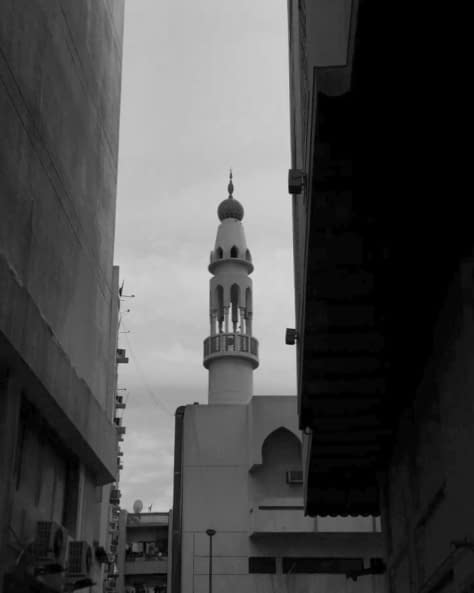 Photo 1 de l'œuvre ""Entre les ombres, l'éveil"" par Fedra Latif sur art24