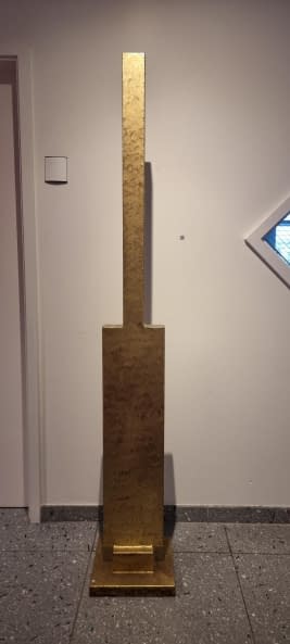 Photo 1 de l'œuvre "Säule Gold" par Eugen Meier Mathévie sur art24
