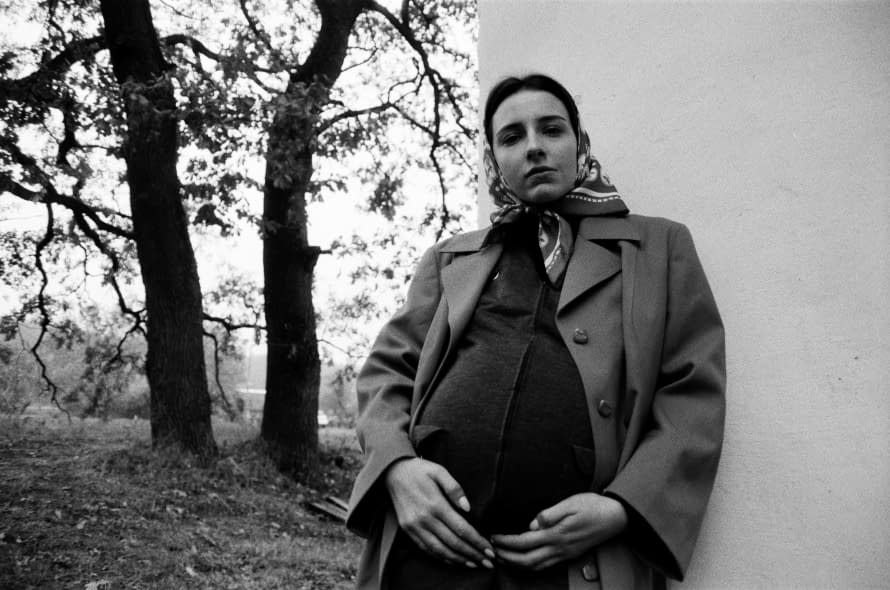 Photo 1 de l'œuvre "Womanhood" par Artem Titeev sur art24
