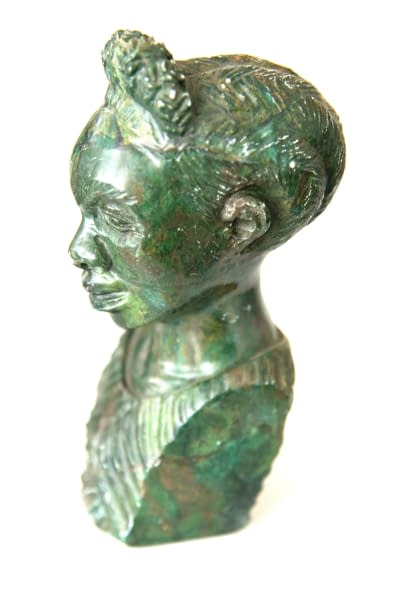 Image 1 of the artwork "Frauenbüste mit Haarkranz - Afrikanische Verdite-Steinbüste (Shona-Skulpturen-Kunst aus Simbabwe)" by Artist Wanted on art24