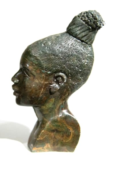 Image 1 of the artwork "Frauenbüste von Masimba Kashiri - Afrikanische Verdite-Steinbüste (Shona-Skulpturen-Kunst aus Simbabwe)" by Artist Wanted on art24
