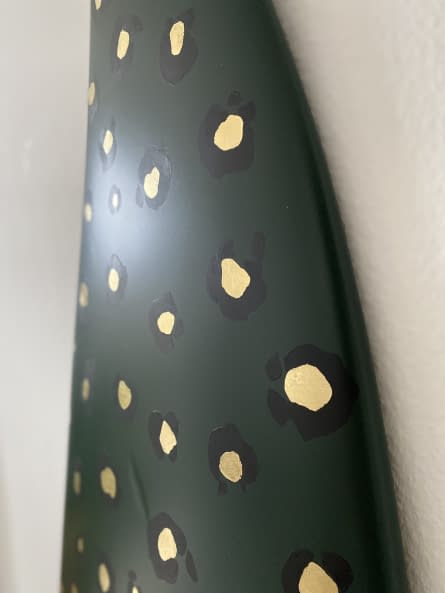 Image 1 of the artwork "darkgreen leopard" by Karin Studer on art24