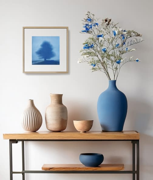 Image 1 of the artwork "Ultramarinblauer Baum im Nebel" by Daria Startseva on art24