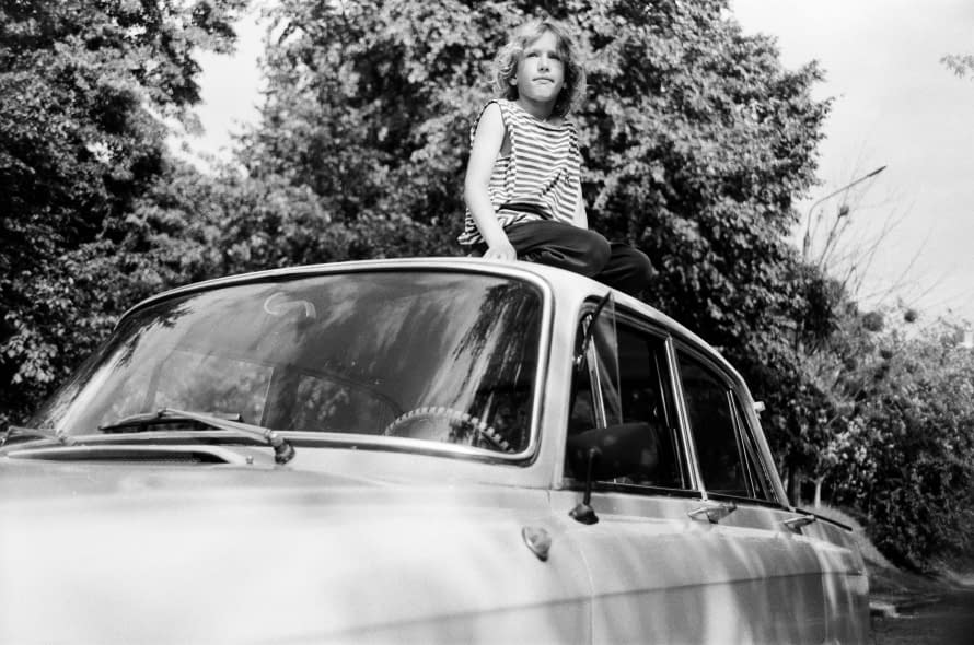 Photo 1 de l'œuvre "Childhood" par Artem Titeev sur art24