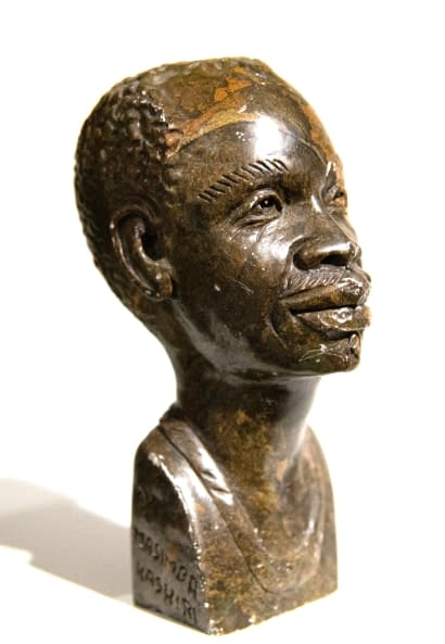 Foto 1 des Kunstwerks "Braunfarbige Männerbüste von Masimba Kashiri - Afrikanische Verdite-Steinbüste (Shona-Skulpturen-Kunst aus Simbabwe)" von Artist Wanted auf art24