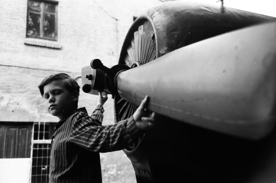 Photo 1 de l'œuvre "Childhood" par Artem Titeev sur art24