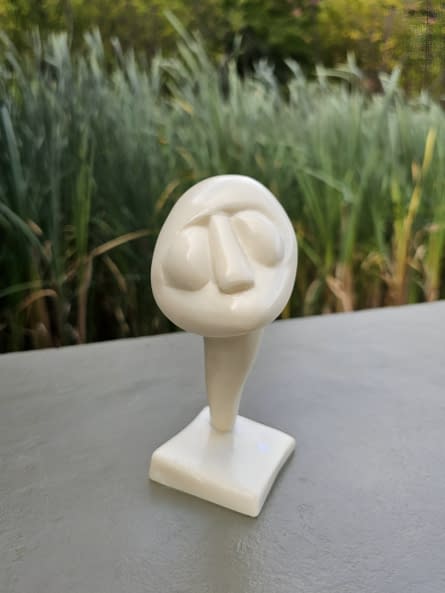 Photo 1 de l'œuvre "BAO Ivory white by Cléa Doukas" par CLÉA DOUKAS sur art24