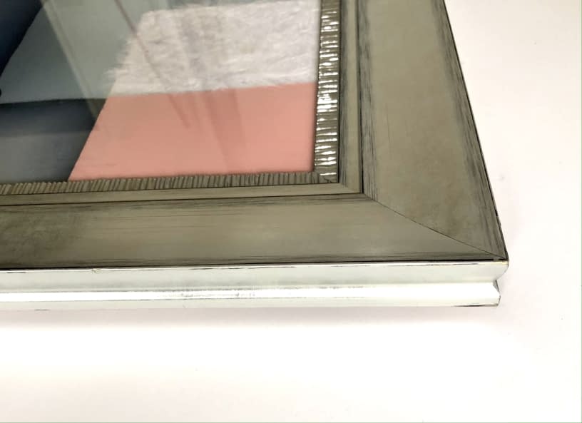 Foto 1 des Kunstwerks "Képet vivő figura/ Eine Figur, die ein Bild trägt" von László Varga-Amár auf art24