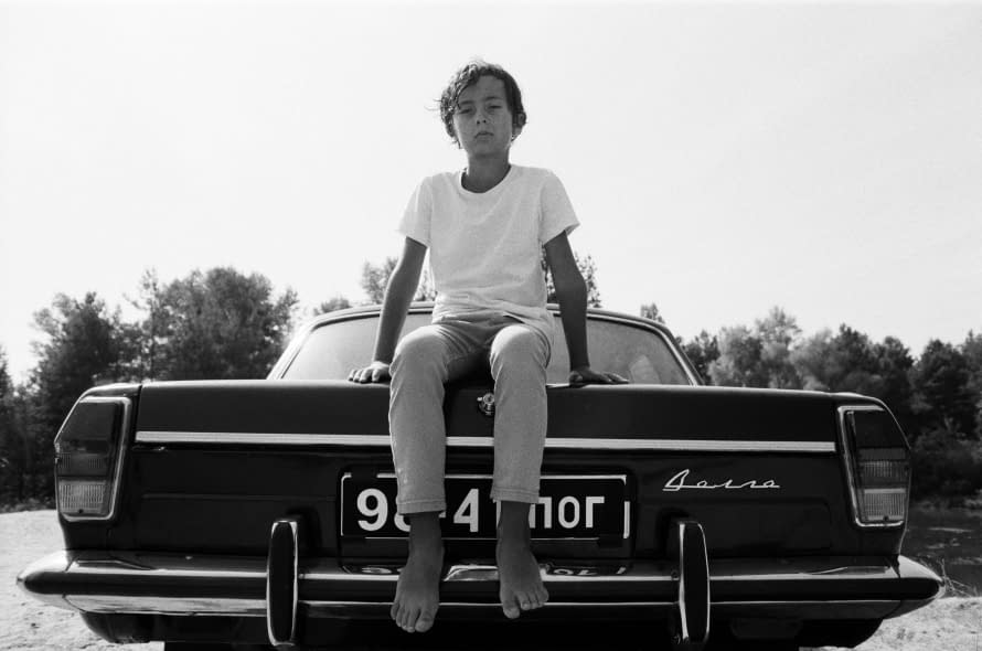Photo 1 de l'œuvre "Childhood" par Artem Titeev sur art24
