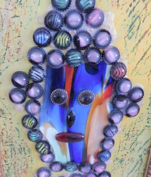 Image 1 of the artwork "Knopfkönigin" by Wo Sarazen on art24