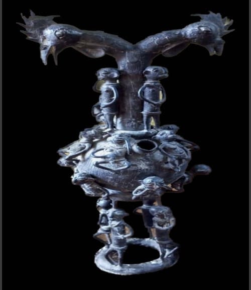 Image 1 of the artwork "Cruche à vin de  raphia “tikar ”" by RI Glr on art24