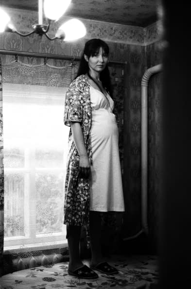 Photo 1 de l'œuvre "Womanhood" par Artem Titeev sur art24