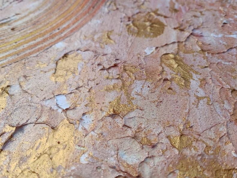 Image 1 of the artwork "Goldene Struktur" by Lp on art24