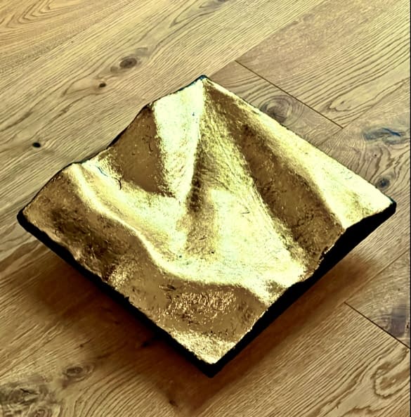 Photo 1 de l'œuvre "Golden grooves" par Francesca Caruso Bucolo sur art24