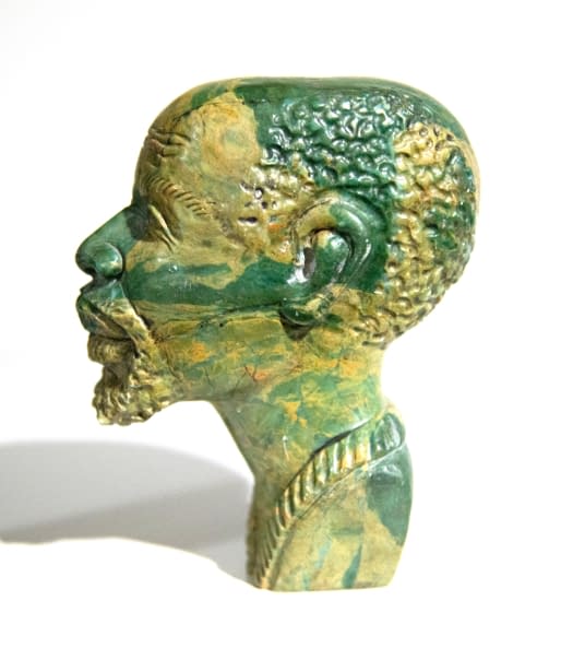 Foto 1 des Kunstwerks "Grünfarbige Männerbüste von Masimba Kashiri - Afrikanische Verdite-Steinbüste (Shona-Skulpturen-Kunst aus Simbabwe)" von Artist Wanted auf art24