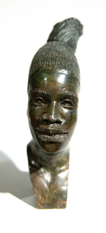 Image 1 of the artwork "Frauenbüste von Masimba Kashiri - Afrikanische Verdite-Steinbüste (Shona-Skulpturen-Kunst aus Simbabwe)" by Artist Wanted on art24