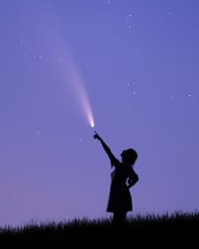 "Comet Girl" von Benjamin Barakat auf art24