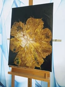 "Goldene schwebende Blume" by DAgis Welt on art24