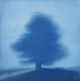 "Ultramarinblauer Baum im Nebel" von Daria Startseva auf art24
