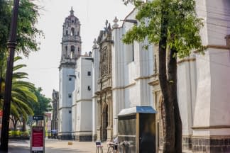 "#1.1 Regina Coeli parish. Teil 1 der Serie: DUALITY. MEXICO. BETWEEN LIFE & DEATH." von Thomas Haensgen auf art24