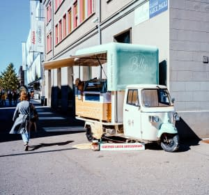 "Résister à la tentation , Lausanne" von Sylvain Blanchoud auf art24