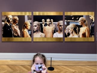 "VENICE GIRLS GOLD" von HUGO KOEHLER auf art24