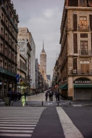"#1.2 Torre Latinoamericana – far. Teil 2 der Serie: DUALITY. MEXICO. BETWEEN LIFE & DEATH." von Thomas Haensgen auf art24