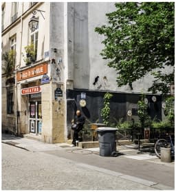 "l'attente amoureuse ? Paris , France" by Sylvain Blanchoud on art24